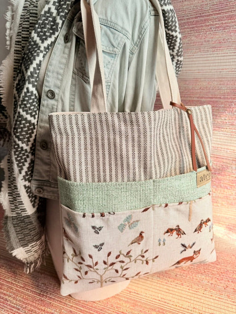 Foxy Tutto: Elegant & Versatile, - Atenti USA Made Tote