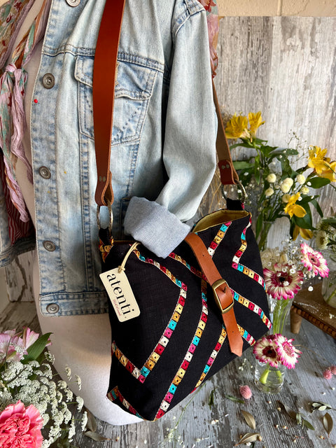 Indi Pop Fifi, Handbag