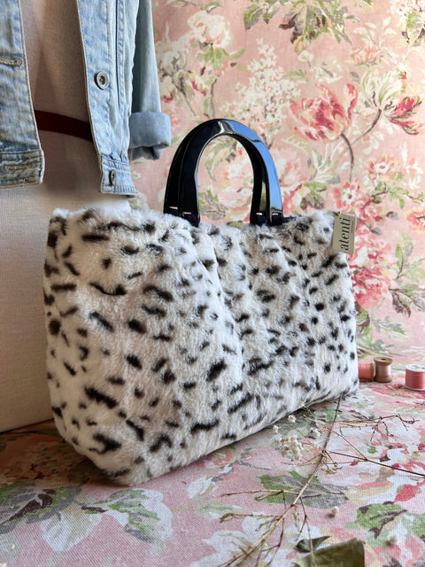 Siberia Divina, Handbag