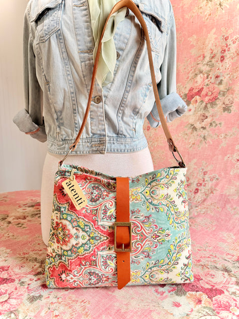 Sari Fifi, Handbag
