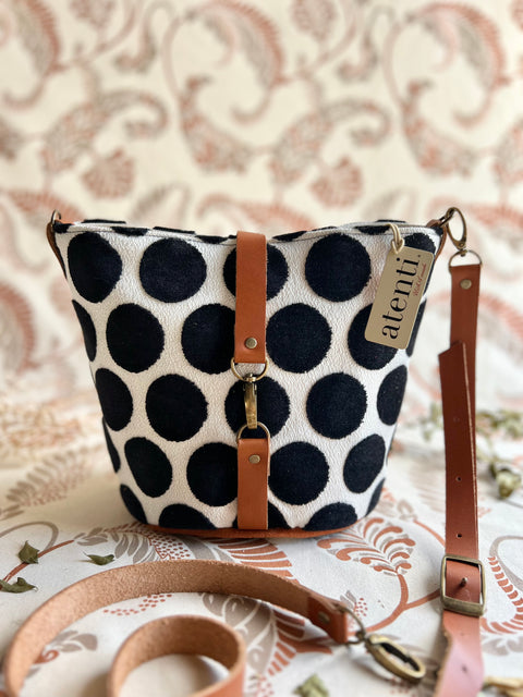Spot on Night Halle Bucket Bag - Atenti 