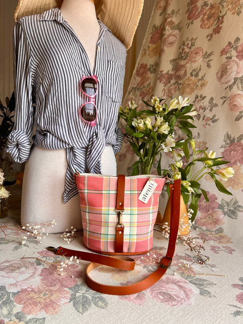 Bubblegum Halle Bucket Bag