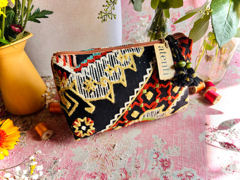 Sew Crewel Paloma Pouch