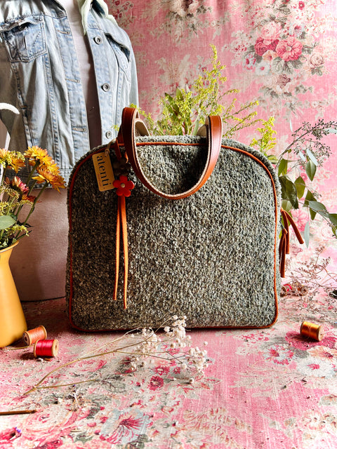 Knotty Bonnie, Medium Weekender