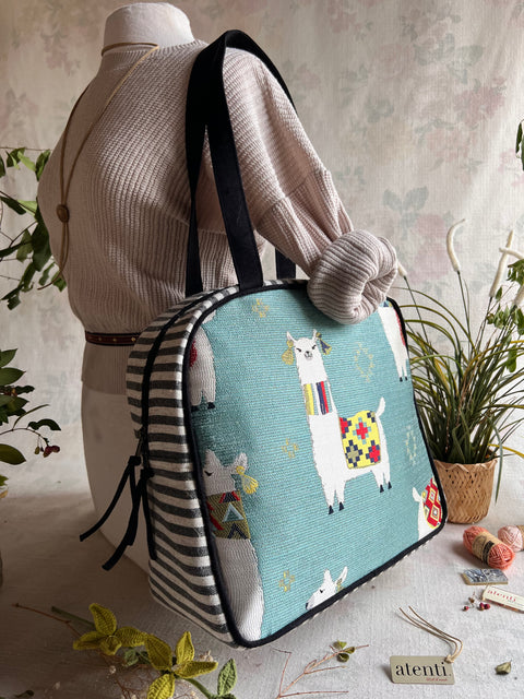 Mamallama Bonnie, Medium Weekender