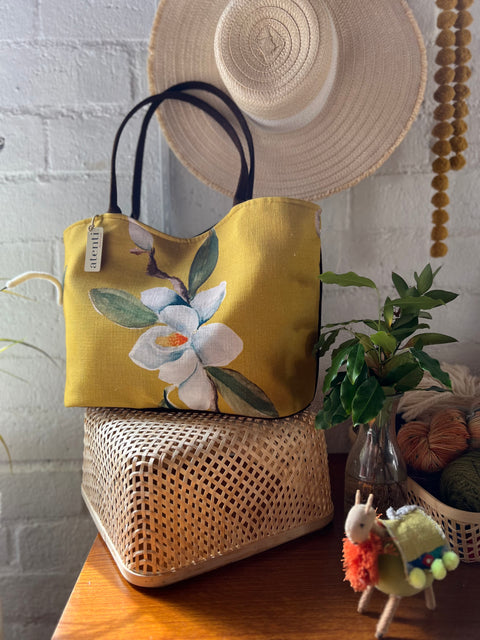 Magnolia Lolita, Handbag & Matching Pouch