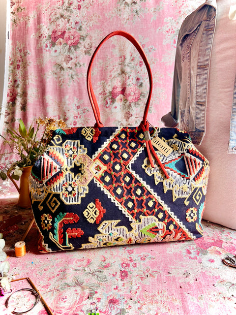 Sew Crewel Pioneer, Snap Frame Bag