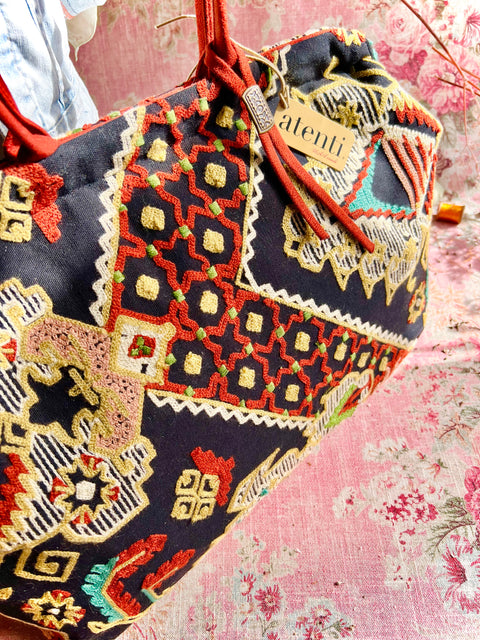 Sew Crewel Pioneer, Snap Frame Bag