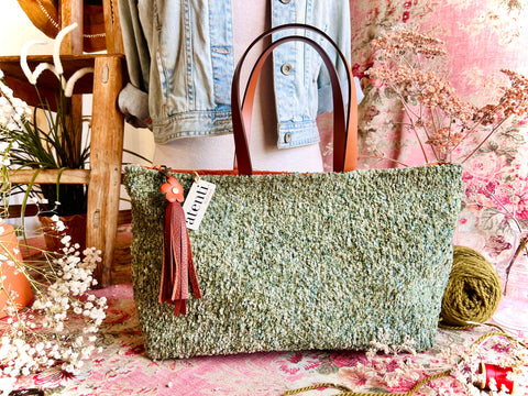 Knotty Divina, Handbag