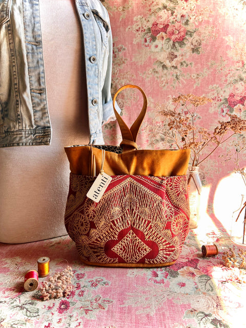 Lacery Blue or Red Tall Caddy Lacery Blue or Red